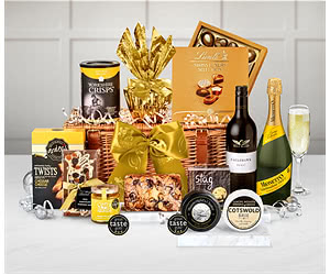 Season's Cheer Hamper With Sparkling Prosecco & Red Wine