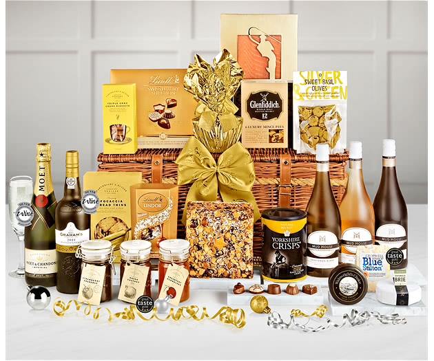 Yuletide Splendour Hamper With Moët Champagne