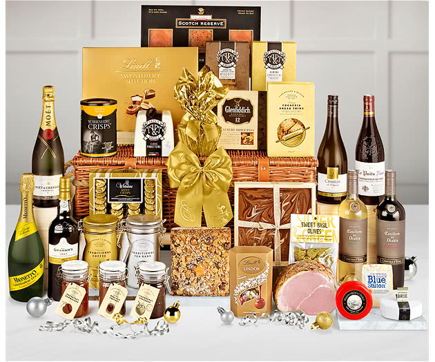 Cotswold Luxury Hamper With Moët Champagne